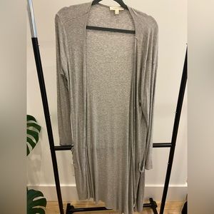 Long, long sleeve, light grey, cardigan.